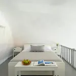 Villa Calderini Cave Imerovigli (Santorini)