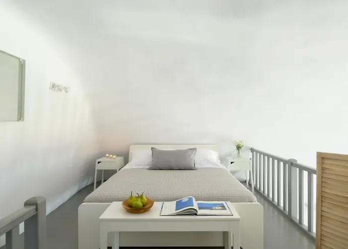 Villa Calderini Cave Imerovigli (Santorini)