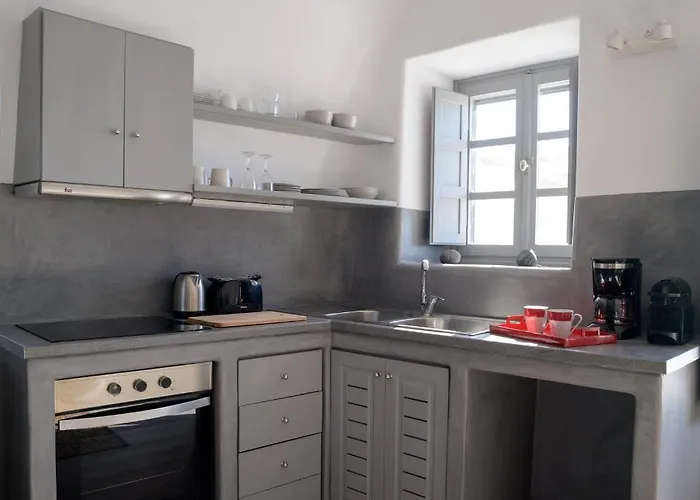 Calderini Cave Imerovigli (Santorini)