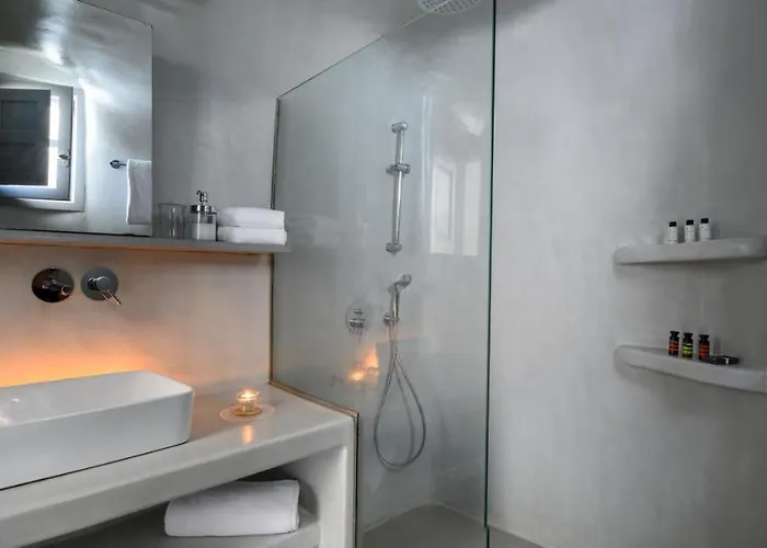 Calderini Cave Imerovigli (Santorini)