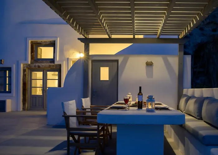 Calderini Cave Imerovigli (Santorini)