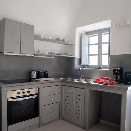 Calderini Cave Imerovigli (Santorini)