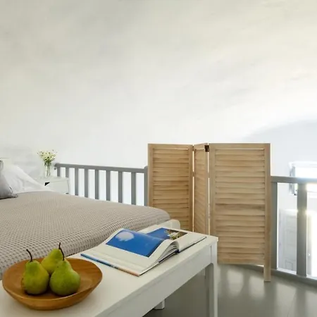 Calderini Cave Villa Imerovigli (Santorini)