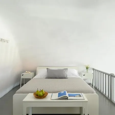 Villa Calderini Cave Imerovigli (Santorini)