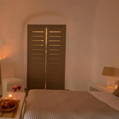 Calderini Cave Imerovigli (Santorini)