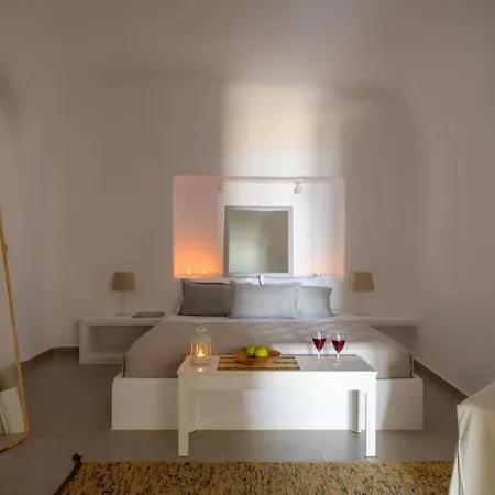 Calderini Cave * Imerovigli (Santorini)