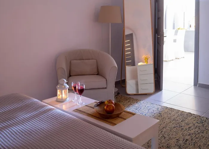 Calderini Cave * Imerovigli (Santorini)