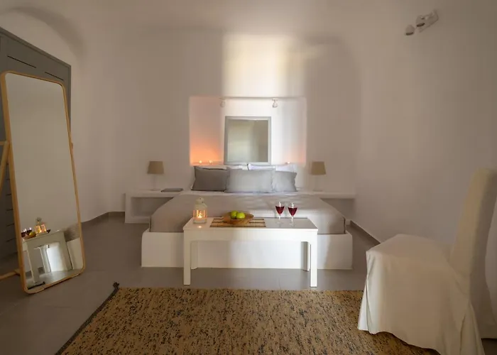 Calderini Cave Villa Imerovigli (Santorini)